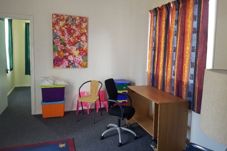 Photo of property in 100 Gibbons Street, Ebdentown, Upper Hutt, 5018