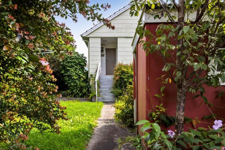 Photo of property in 40 Banks Street, Marfell, New Plymouth, 4310