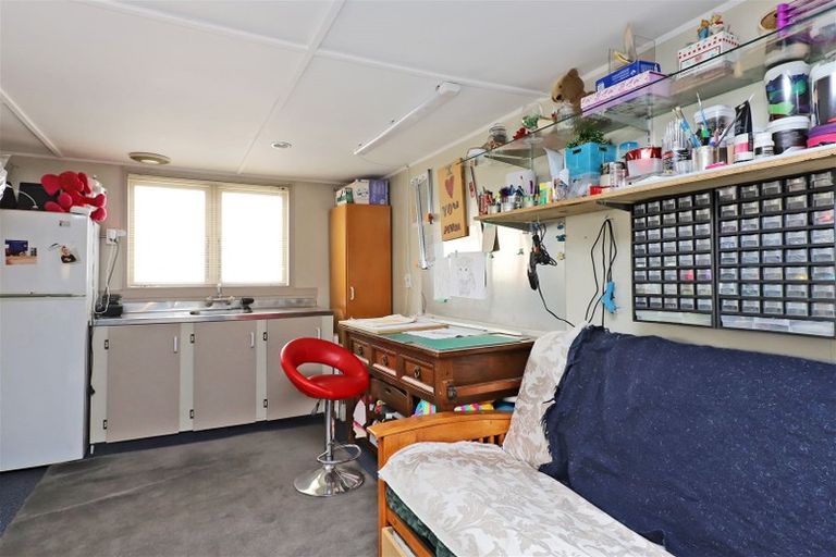 Photo of property in Ezi Clean Venetions, 604 Miller Street, Hastings, 4122