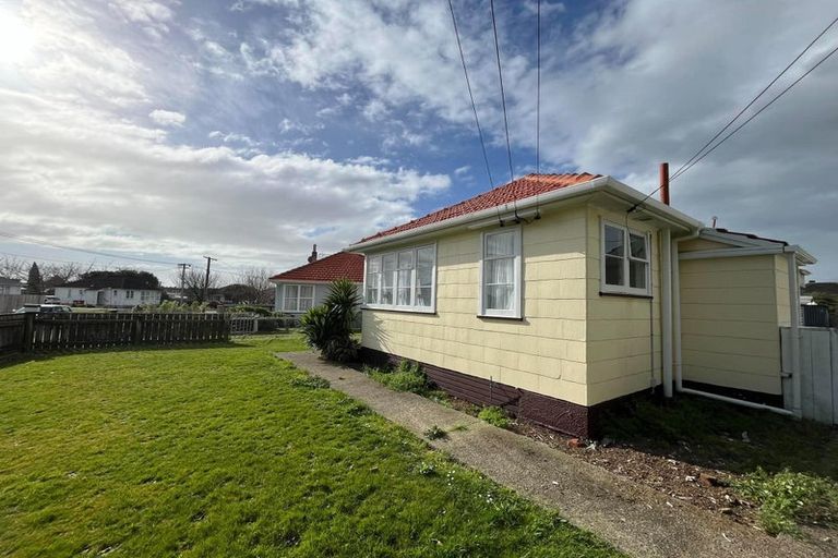 Photo of property in 18 Goldsmith Crescent, Levin, 5510
