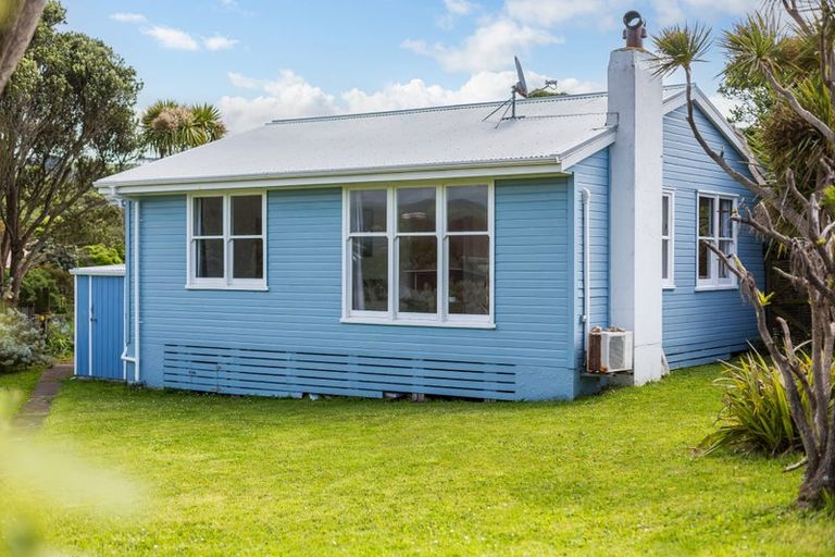 Photo of property in 105 Te Pene Avenue, Titahi Bay, Porirua, 5022