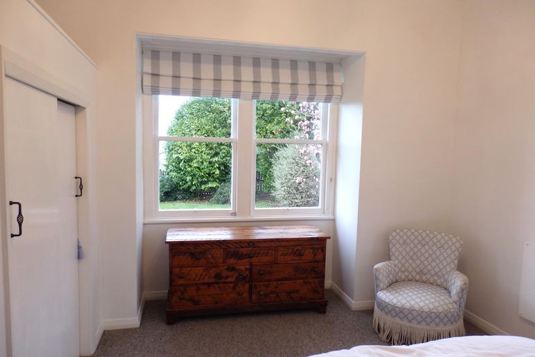 Photo of property in 16 Queen Street, Cambridge, 3434