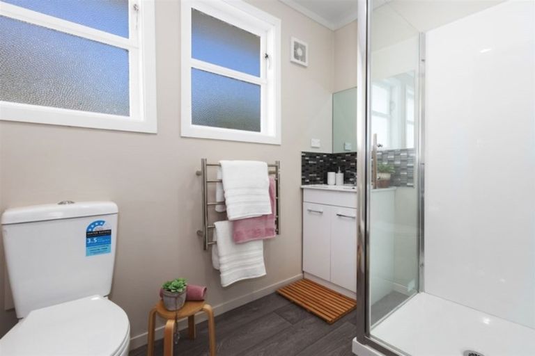 Photo of property in 111 Driver Crescent, Cannons Creek, Porirua, 5024