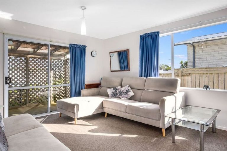 Photo of property in 43 Cleat Street, Whitby, Porirua, 5024