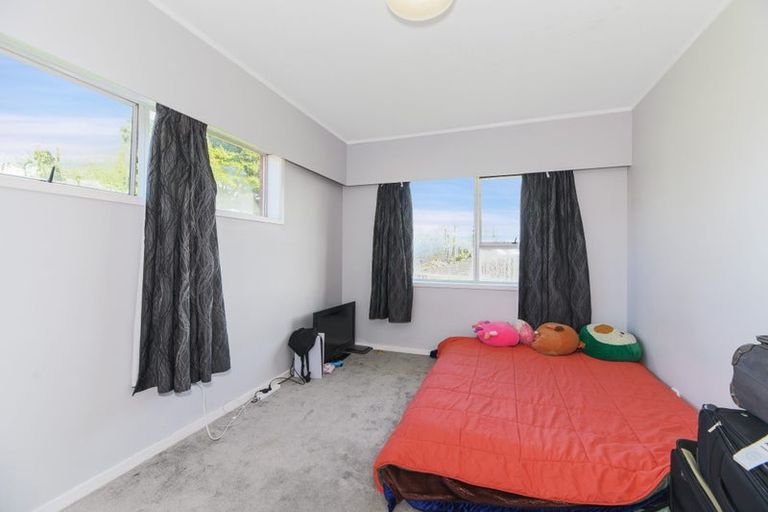 Photo of property in 2 April Place, Red Hill, Papakura, 2110