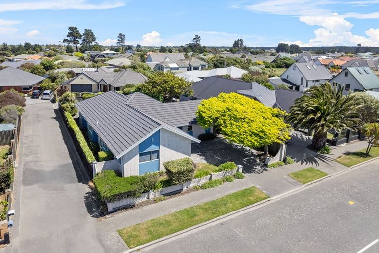 Photo of property in 43 Aston Drive, Waimairi Beach, Christchurch, 8083