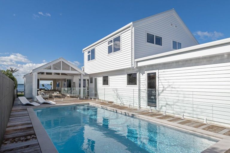 Photo of property in 15 Shelly Beach Parade, Cockle Bay, Auckland, 2014