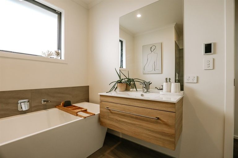 Photo of property in 43 Katania Heights, Brightwater, 7022