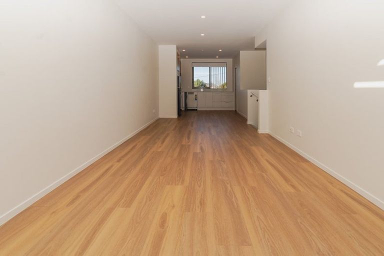 Photo of property in 8/2 Moor Avenue, Te Atatu Peninsula, Auckland, 0610