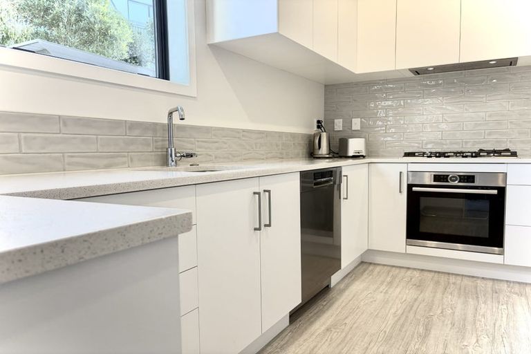 Photo of property in 21 Koreke Close, Kenepuru, Porirua, 5022