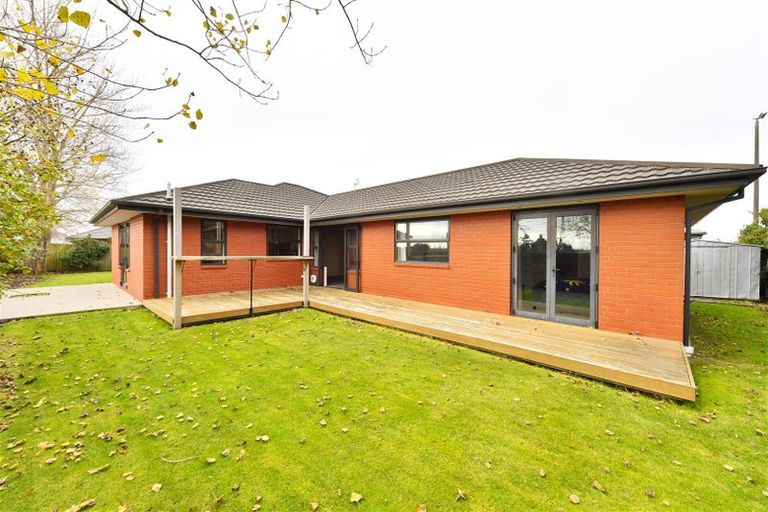 Photo of property in 27 Roberts Road, Hei Hei, Christchurch, 8042