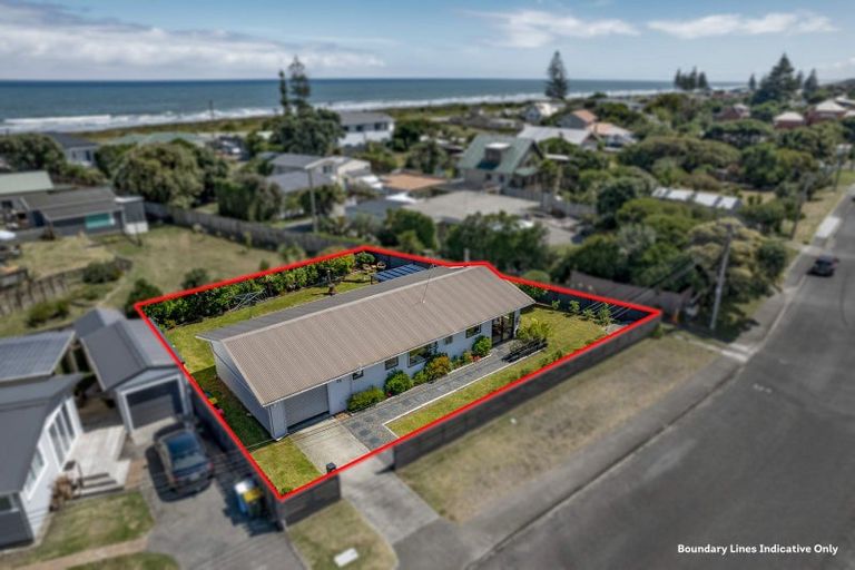Photo of property in 33 Babbacombe Avenue, Otaki Beach, Otaki, 5512