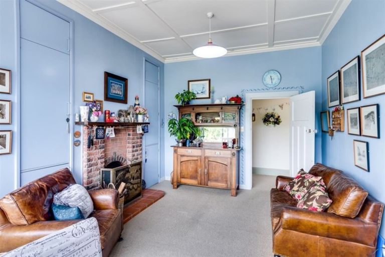 Photo of property in 14 Enfield Road, Hospital Hill, Napier, 4110