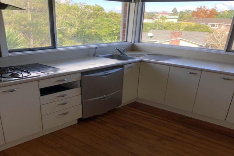 Photo of property in 1 Fayette Place, Te Atatu South, Auckland, 0610
