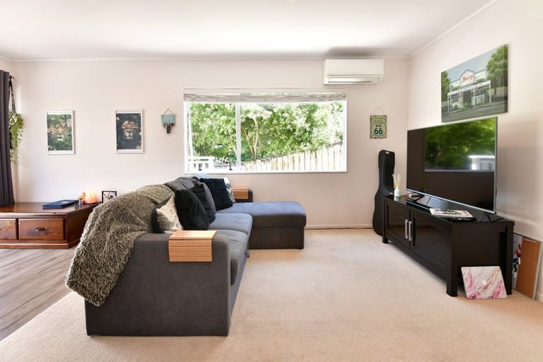 Photo of property in 2/4 Kenneth Hopper Place, Manly, Whangaparaoa, 0930