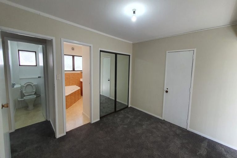 Photo of property in 2 Westpark Drive, West Harbour, Auckland, 0618