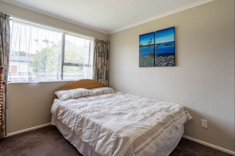 Photo of property in 34 Queens Road, Waikanae Beach, Waikanae, 5036