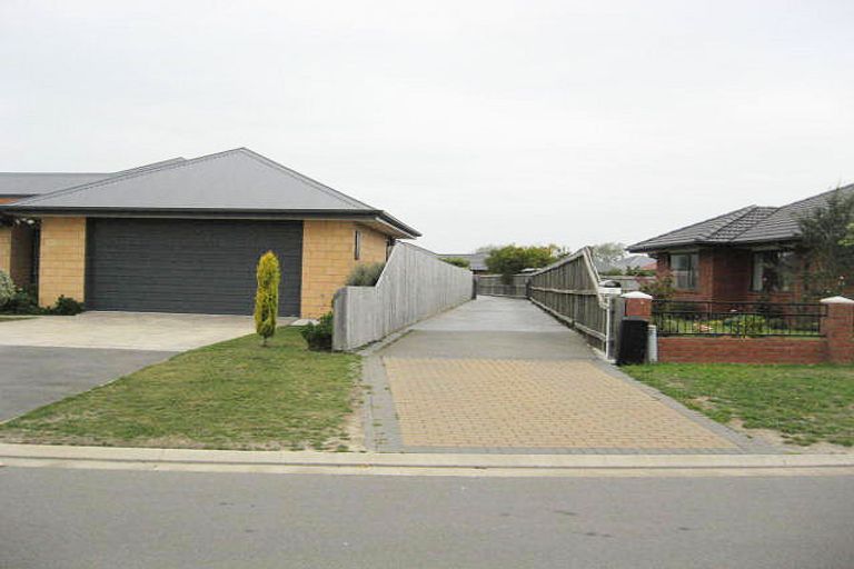 Photo of property in 22 Markham Way, Rolleston, 7614