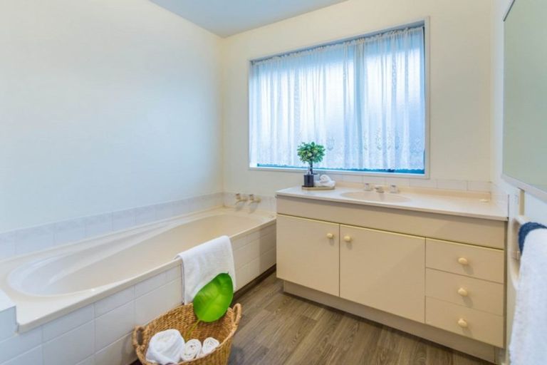 Photo of property in 1/15 Showgate Avenue, Sockburn, Christchurch, 8042