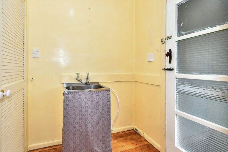 Photo of property in 12a Waiari Road, Conifer Grove, Takanini, 2112