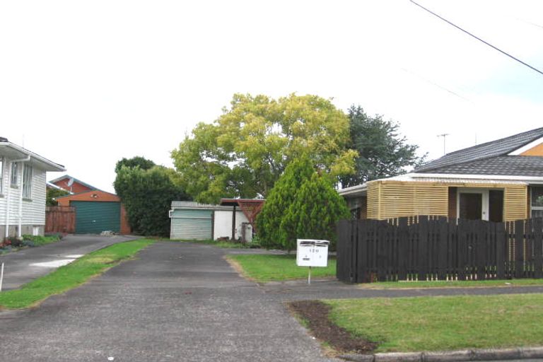 Photo of property in 1/120 Woodglen Road, Glen Eden, Auckland, 0602