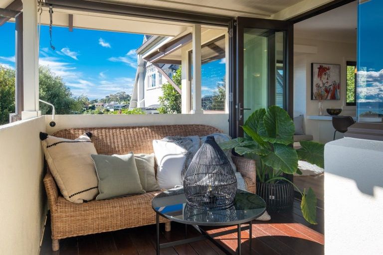 Photo of property in 22 Coleman Terrace, Hospital Hill, Napier, 4110