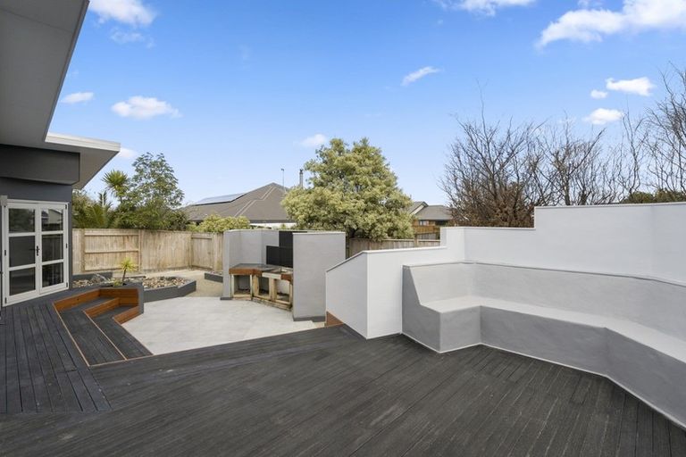 Photo of property in 7 Galea Grove, Kelvin Grove, Palmerston North, 4414