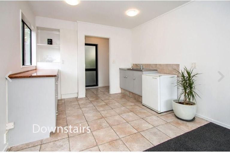 Photo of property in 19b Beverly Place, New Lynn, Auckland, 0600