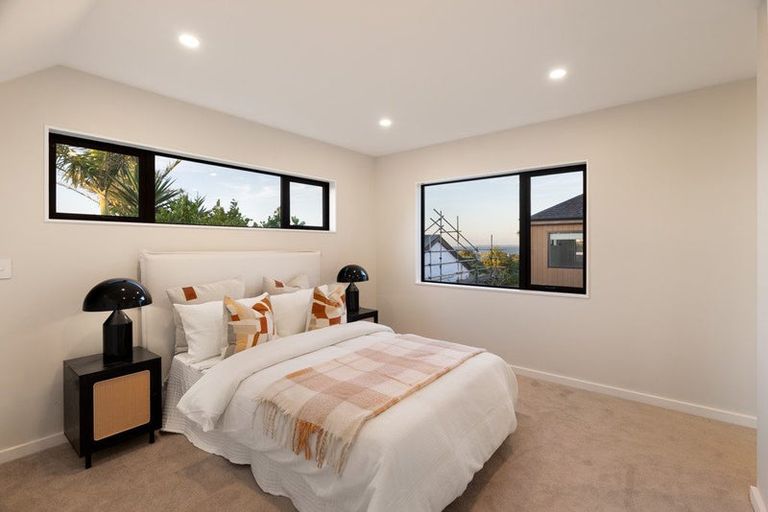 Photo of property in 2 Knights Close, Rothesay Bay, Auckland, 0630