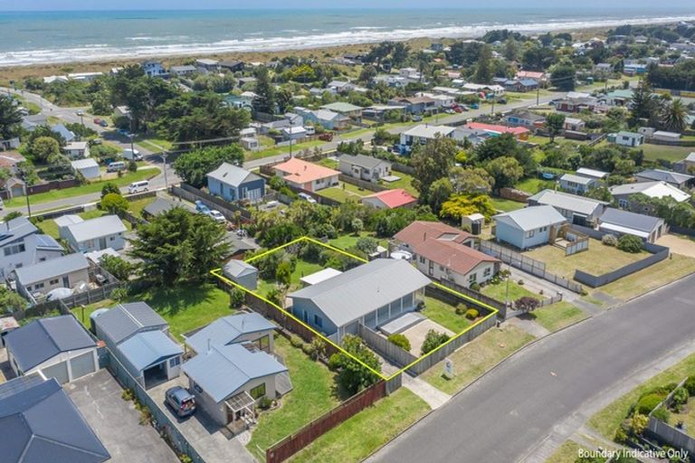 Photo of property in 63 Kahukura Avenue, Waitarere Beach, Levin, 5510