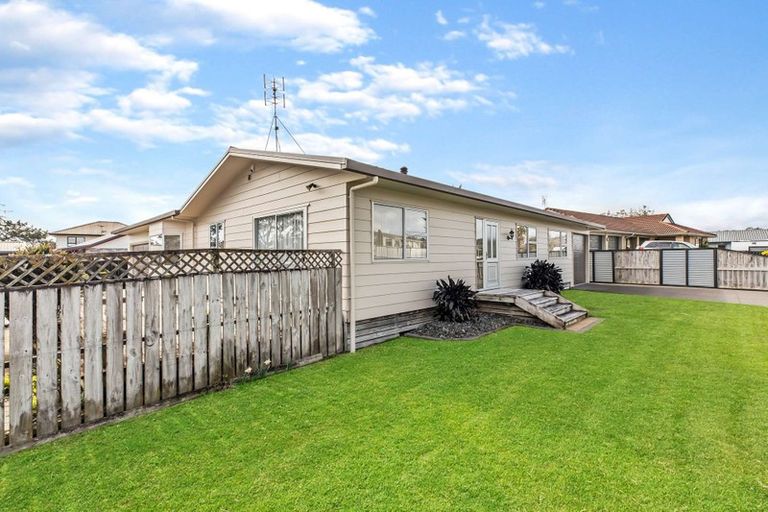Photo of property in 14 Harbour Crest Drive, Waiuku, 2123