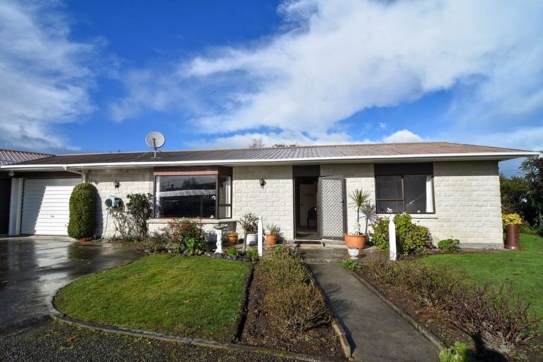 Photo of property in 1/1 De Lacey Lane, Carterton, 5713