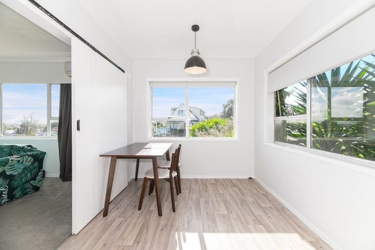 Photo of property in 2 April Place, Red Hill, Papakura, 2110