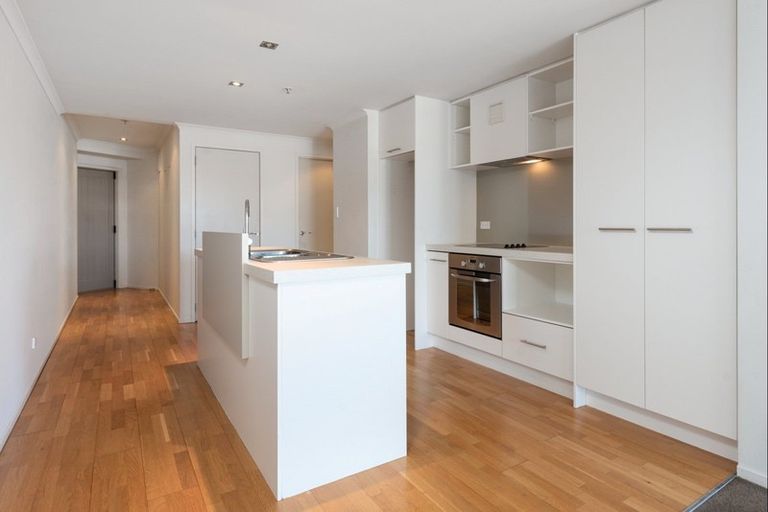 Photo of property in Algarve Apartments, 204/332 Maunganui Road, Mount Maunganui, 3116