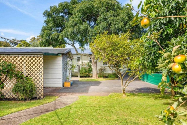 Photo of property in 19 Brennan Avenue, Te Atatu Peninsula, Auckland, 0610