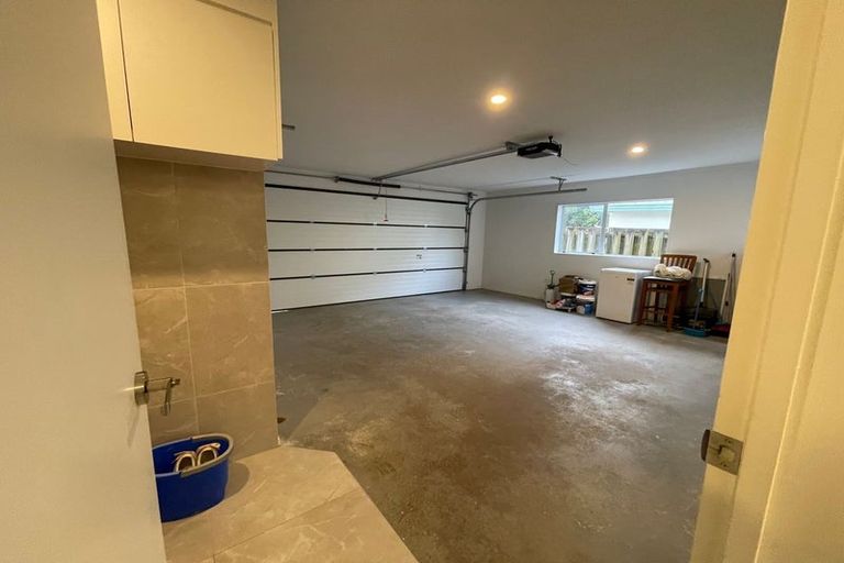Photo of property in 38 Frank Nobilo Drive, Golflands, Auckland, 2013