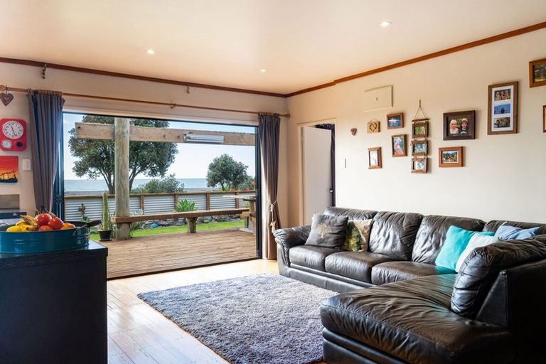 Photo of property in 98 Beach Road, Haumoana, 4102