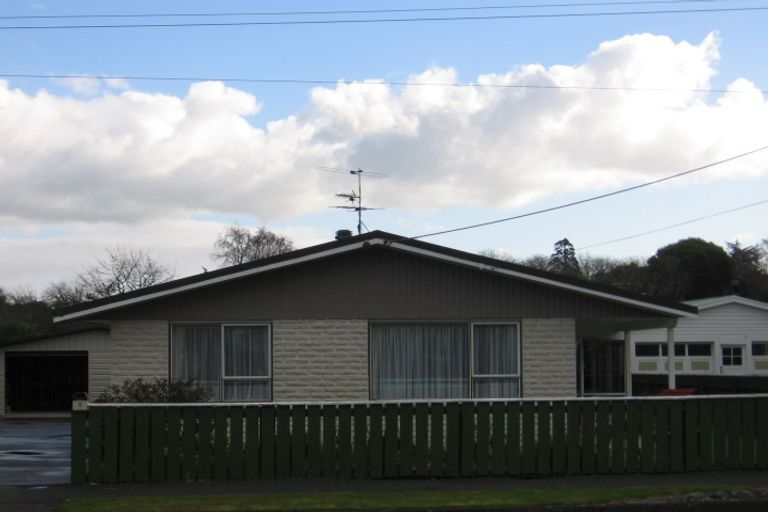 Photo of property in 3 Cambridge Terrace, Masterton, 5810