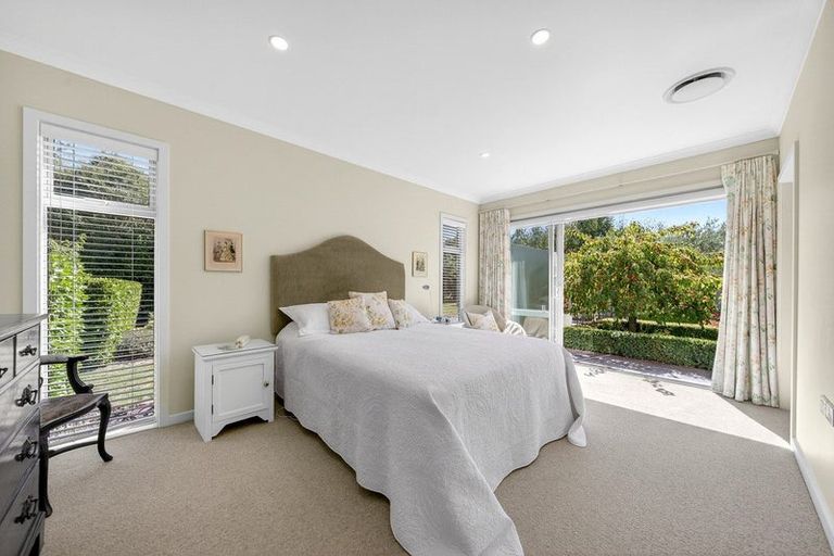 Photo of property in 10 Fairway Drive, Martinborough, 5711