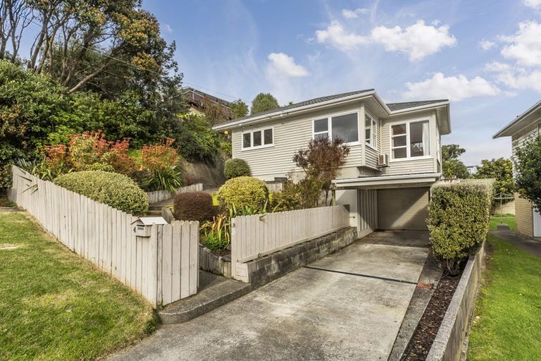 Photo of property in 4 Mana View Road, Paremata, Porirua, 5026