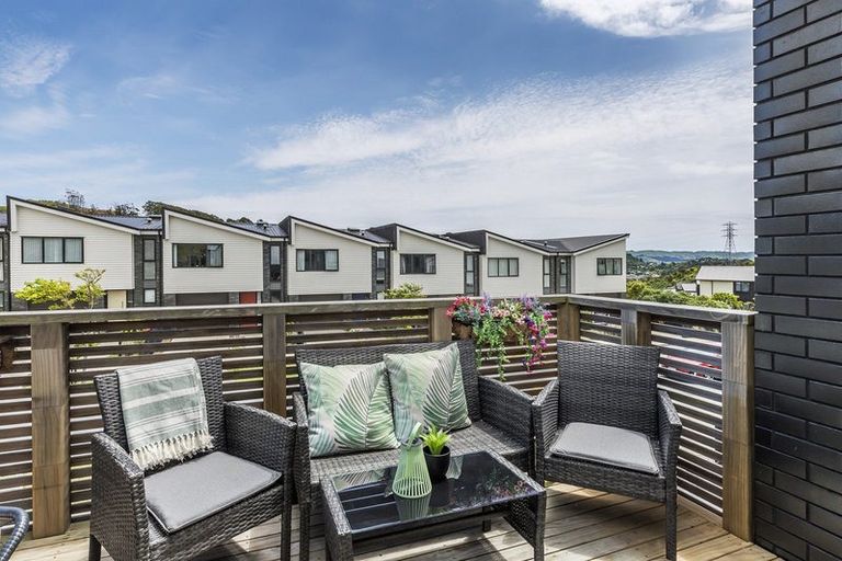 Photo of property in 43 Holystone Road, Whitby, Porirua, 5024