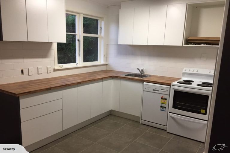 Photo of property in 1/62 Simla Crescent, Khandallah, Wellington, 6035