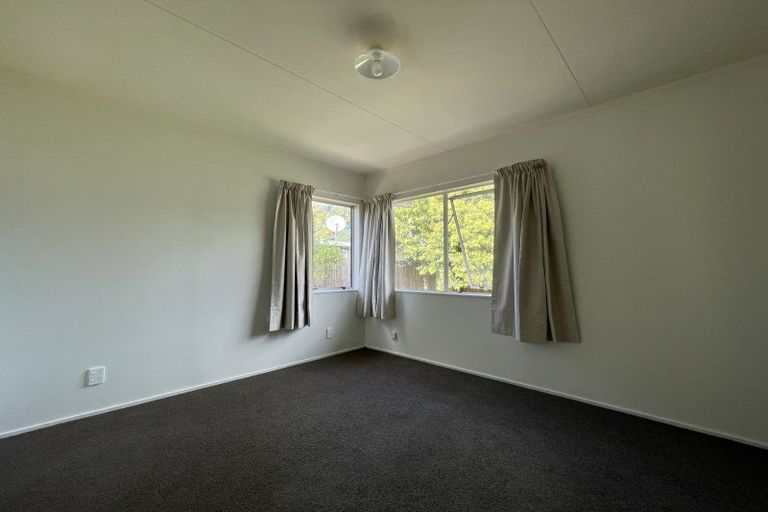 Photo of property in 8a Hilton Grove, Kelvin Grove, Palmerston North, 4414