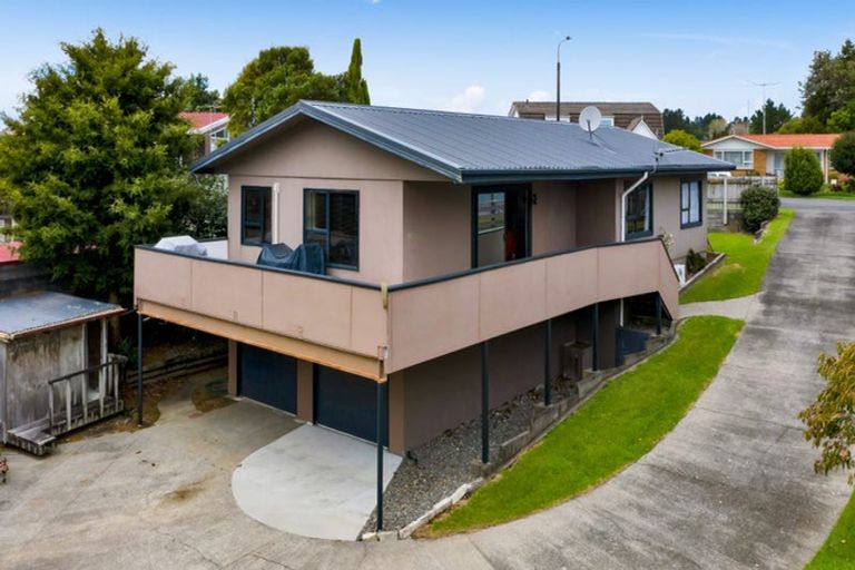Photo of property in 7 Warren Place, Frankleigh Park, New Plymouth, 4310