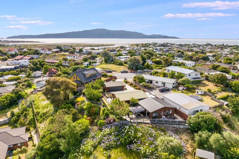 Photo of property in 25 Pine Ridge Terrace, Waikanae Beach, Waikanae, 5036