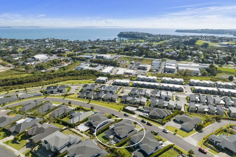 Photo of property in 13 Eastview Crescent, Stanmore Bay, Whangaparaoa, 0932