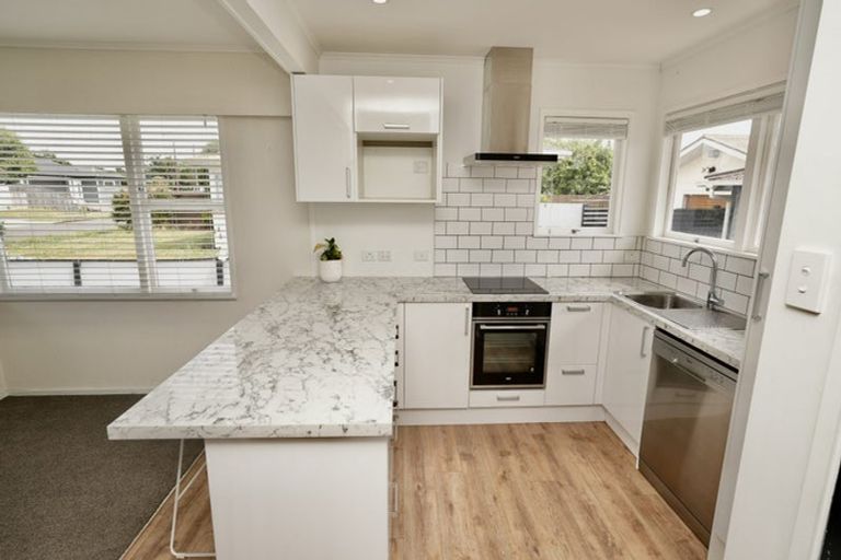 Photo of property in 6 Sutherland Crescent, Westbrook, Palmerston North, 4412