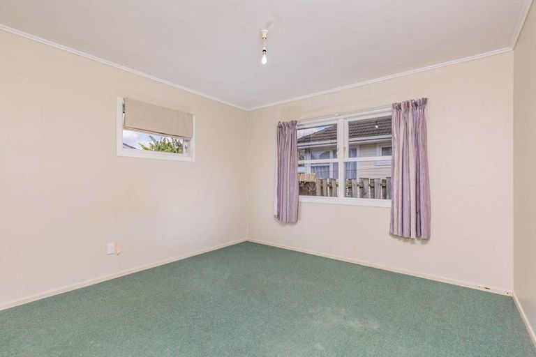 Photo of property in 24 Ocean View Road, Northcote, Auckland, 0627