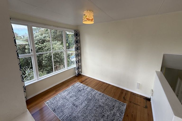Photo of property in 24 Banks Street, Marfell, New Plymouth, 4310