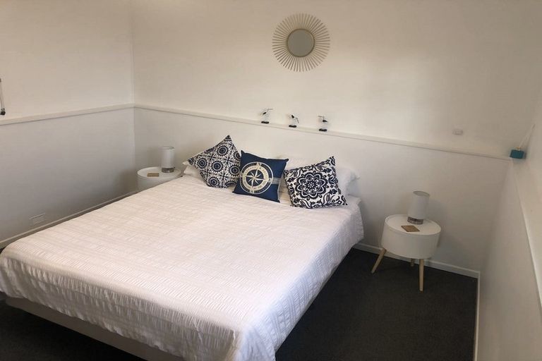 Photo of property in 70 Melbourne Road, Island Bay, Wellington, 6023